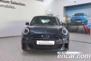 Mini Cooper JCW 2025 года из Южной Кореи