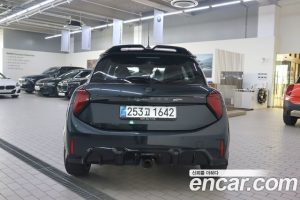 Mini Cooper JCW 2025 года из Южной Кореи