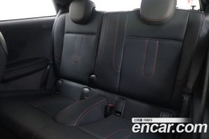 Mini Cooper JCW 2025 года из Южной Кореи