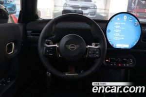 Mini Cooper JCW 2025 года из Южной Кореи