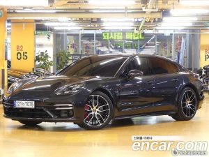 Porsche Panamera 4.0 GTS 2023 года из Южной Кореи