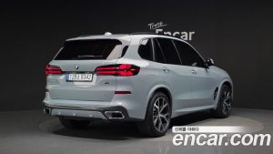 BMW X5 xDrive 40i M Sport 2025 года из Южной Кореи