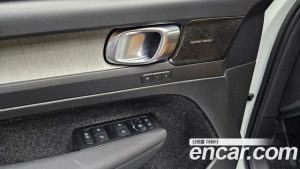 Volvo XC40 B4 Inscription 2022 года из Южной Кореи