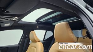 Volvo XC40 B4 Inscription 2022 года из Южной Кореи