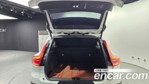 Volvo XC40 B4 Inscription 2022 года из Южной Кореи