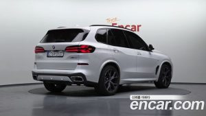 BMW X5 xDrive 40i M Sport 2025 года из Южной Кореи