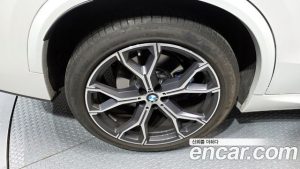 BMW X5 xDrive 40i M Sport 2025 года из Южной Кореи