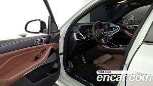 BMW X5 xDrive 40i M Sport 2025 года из Южной Кореи