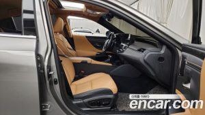 Lexus ES Executive 2025 года из Южной Кореи