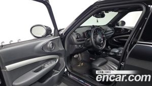 Mini Clubman JCW 2023 года из Южной Кореи