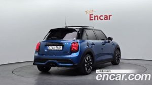 Mini Cooper 5Door CLASSIC 2023 года из Южной Кореи
