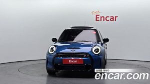 Mini Cooper 5Door CLASSIC 2023 года из Южной Кореи