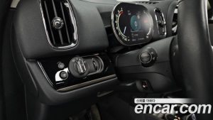 Mini Countryman CLASSIC Plus COMFORT PACK 2023 года из Южной Кореи