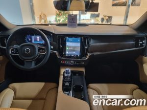 Volvo V90 B5 ULTIMATE AWD 2024 года из Южной Кореи