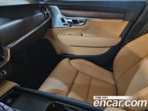 Volvo V90 B5 ULTIMATE AWD 2024 года из Южной Кореи