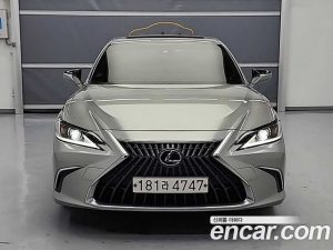 Lexus ES Luxury Plus 2023 года из Южной Кореи
