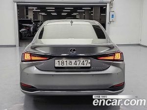 Lexus ES Luxury Plus 2023 года из Южной Кореи