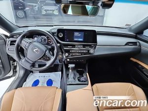 Lexus ES Luxury Plus 2023 года из Южной Кореи