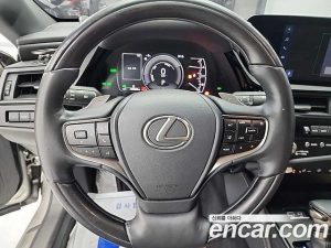 Lexus ES Luxury Plus 2023 года из Южной Кореи