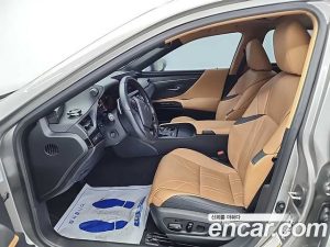 Lexus ES Luxury Plus 2023 года из Южной Кореи