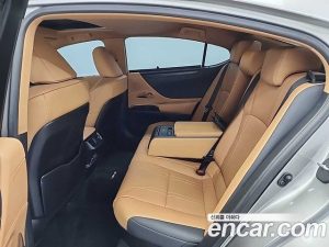 Lexus ES Luxury Plus 2023 года из Южной Кореи