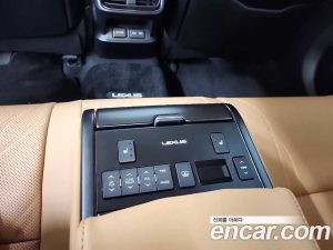 Lexus ES Luxury Plus 2023 года из Южной Кореи