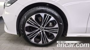 Mercedes-Benz E-Class E350e 4MATIC 2025 года из Южной Кореи