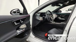 Mercedes-Benz E-Class E350e 4MATIC 2025 года из Южной Кореи