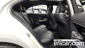 Mercedes-Benz E-Class E350e 4MATIC 2025 года из Южной Кореи