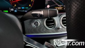Mercedes-Benz E-Class E350 4MATIC AMG Line 2023 года из Южной Кореи
