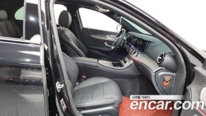 Mercedes-Benz E-Class E350 4MATIC AMG Line 2023 года из Южной Кореи