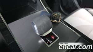 Land Rover Range Rover Velar 3.0 P400 R-Dynamic HSE 2025 года из Южной Кореи