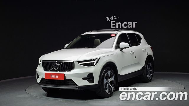 Volvo XC40 B4 Ultra Bright 2025 года из Кореи