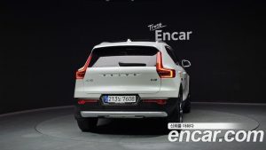 Volvo XC40 B4 Ultra Bright 2025 года из Южной Кореи