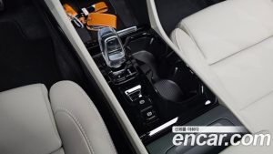 Volvo XC40 B4 Ultra Bright 2025 года из Южной Кореи