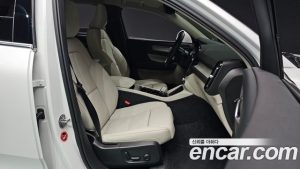 Volvo XC40 B4 Ultra Bright 2025 года из Южной Кореи