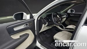 Volvo XC40 B4 Ultra Bright 2025 года из Южной Кореи