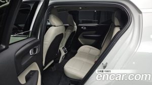 Volvo XC40 B4 Ultra Bright 2025 года из Южной Кореи