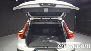 Volvo XC40 B4 Ultra Bright 2025 года из Южной Кореи