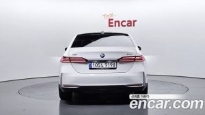 BMW 5-Series 530i xDrive 2024 года из Южной Кореи