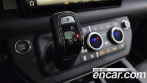 Land Rover Defender 110 D300 HSE 2023 года из Южной Кореи