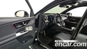Mercedes-Benz GLC-Class GLC300 4MATIC AMG Line 2023 года из Южной Кореи