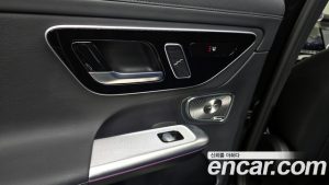 Mercedes-Benz GLC-Class GLC300 4MATIC AMG Line 2023 года из Южной Кореи