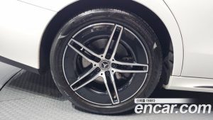 Mercedes-Benz E-Class E300 4MATIC AMG Line 2024 года из Южной Кореи