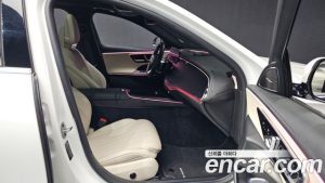Mercedes-Benz E-Class E300 4MATIC AMG Line 2024 года из Южной Кореи