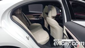 Mercedes-Benz E-Class E300 4MATIC AMG Line 2024 года из Южной Кореи
