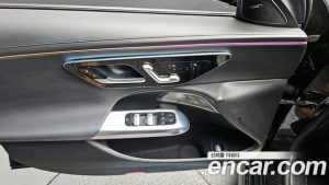 Mercedes-Benz E-Class E300 4MATIC Exclusive 2024 года из Южной Кореи