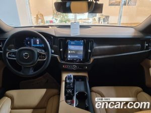 Volvo V90 B5 ULTIMATE AWD 2024 года из Южной Кореи