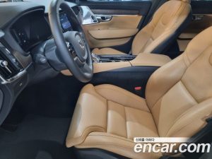 Volvo V90 B5 ULTIMATE AWD 2024 года из Южной Кореи