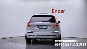 Volvo XC60 B5 Ultra Bright 2025 года из Южной Кореи